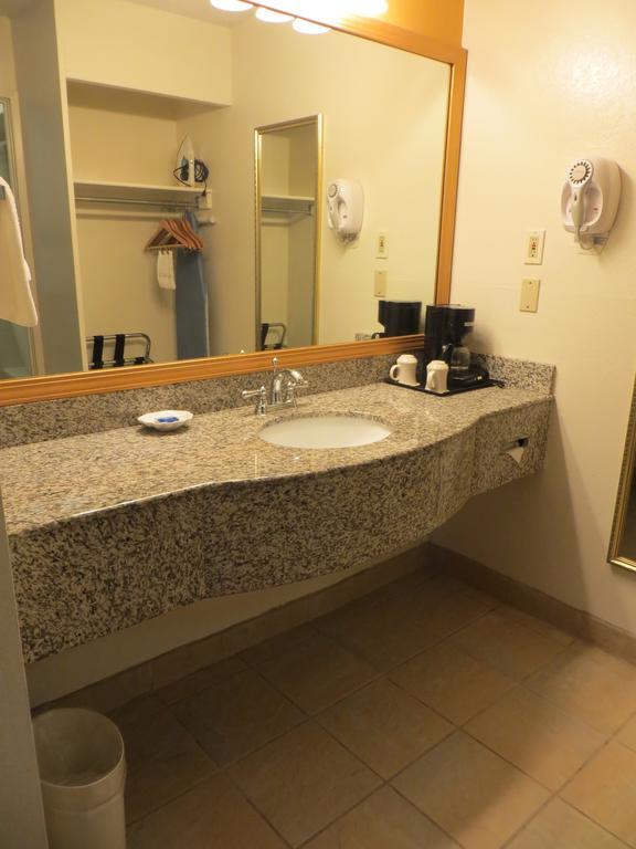 Executive Inn & Suites Сакраменто Экстерьер фото